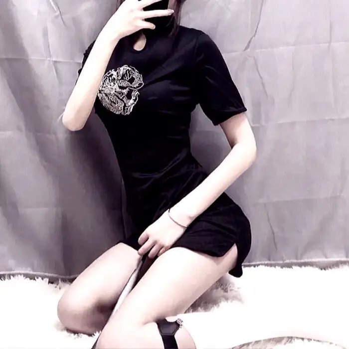 帐棚顶上的马戏团艺人